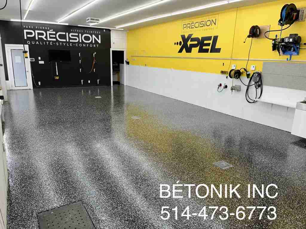Gray flake epoxy floor installed by B&eacute;tonik, complete multi-layer system