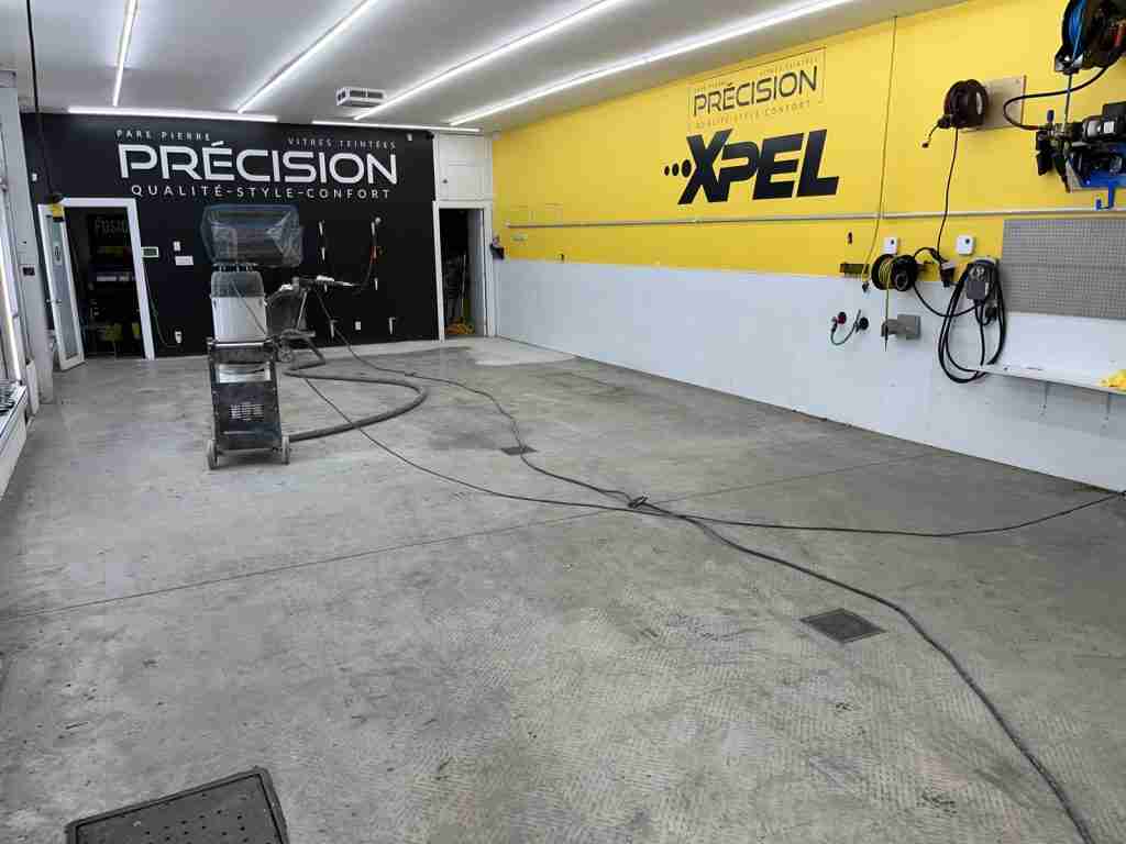 Auto shop concrete before B&eacute;tonik applied the epoxy